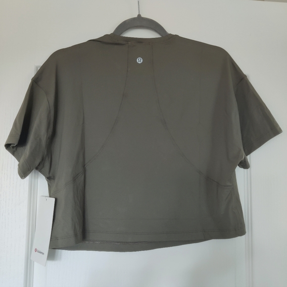 Lululemon Abrasion-resistant Training Tee, Carob Brown, Size 4 - Picture 3 of 4